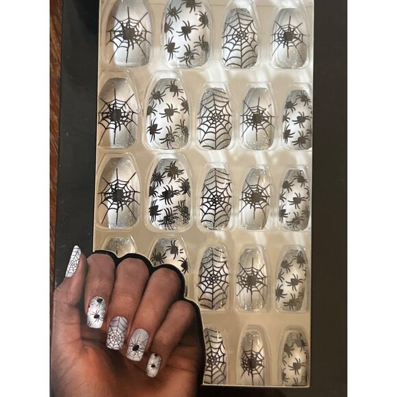 Halloween Essentials Spiderella 24pk Press-On Nails With Spider Web Design NEW - Picture 3 of 5